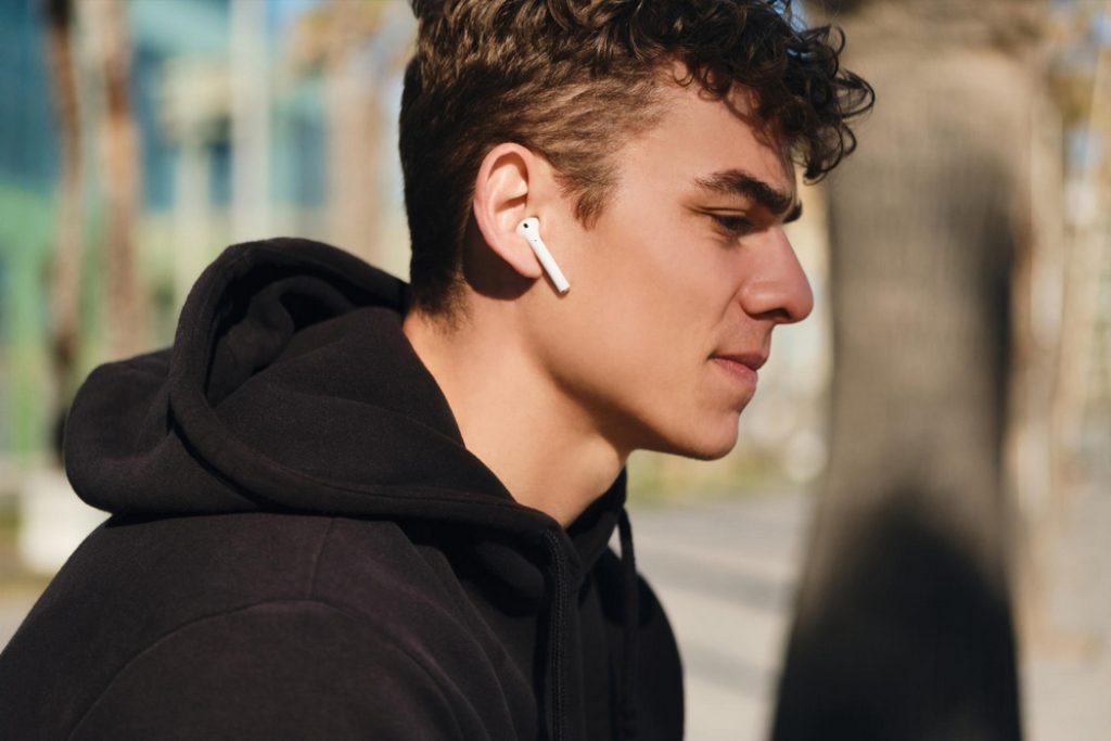 A maioria dos fones de ouvido Bluetooth são sem fio
